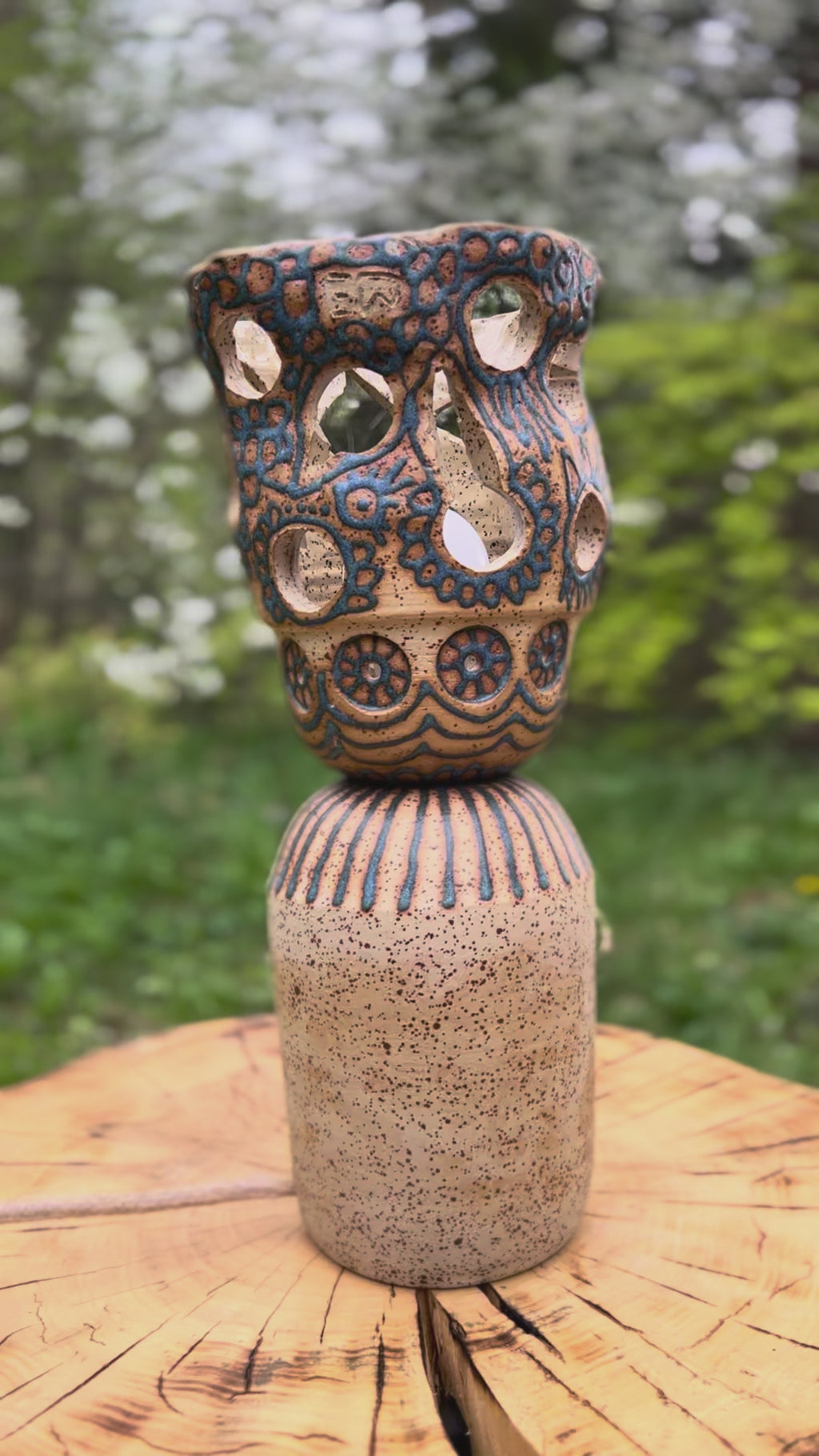 Lampa z ażurowym kloszem